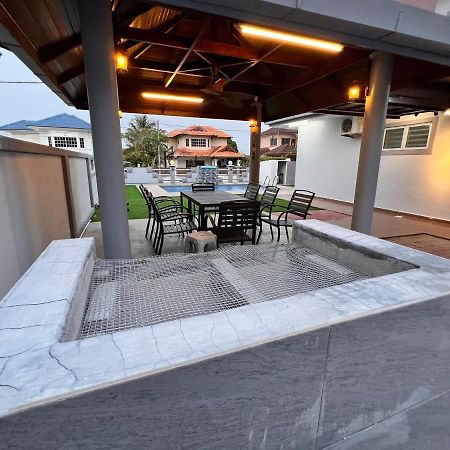 Bearbrick Homestay With Pool Port Dickson Exterior foto