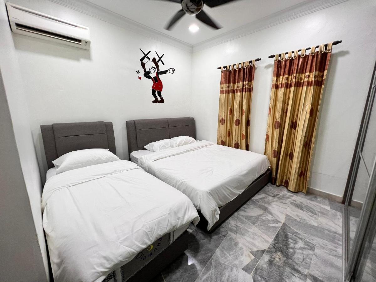 Bearbrick Homestay With Pool Port Dickson Exterior foto